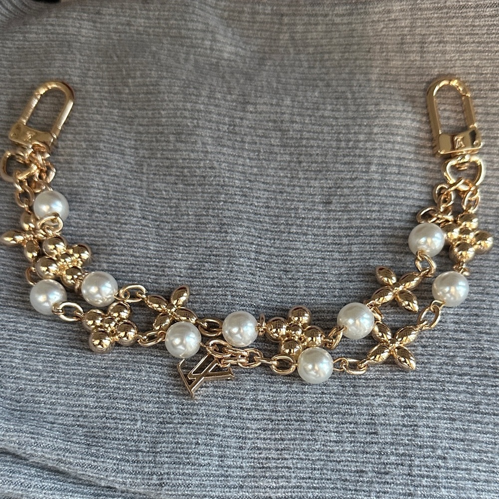 Pearl and gold bag charm!